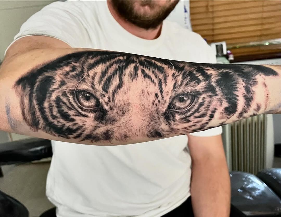 First session on this animal sleeve for Ryan. Nearly finished this forearm piece. #picoftheday #photoftheday #ink #inkedup #inked #tattoo #tattoos #tattooart #tattooartist #essextattoo #tattoodesign #essex #tattoolife #realism #realismtattoo #realistictattoo #colourtattoo #blackandgrey #blackandgreytattoo #dynamicink #blackandgreyink #instatattoo #girlswithtattoos #guyswithtattoos #blackandgreyrealism #tattoostudio #tattoolovers #cheyenne_tattooequipment #fusion_ink