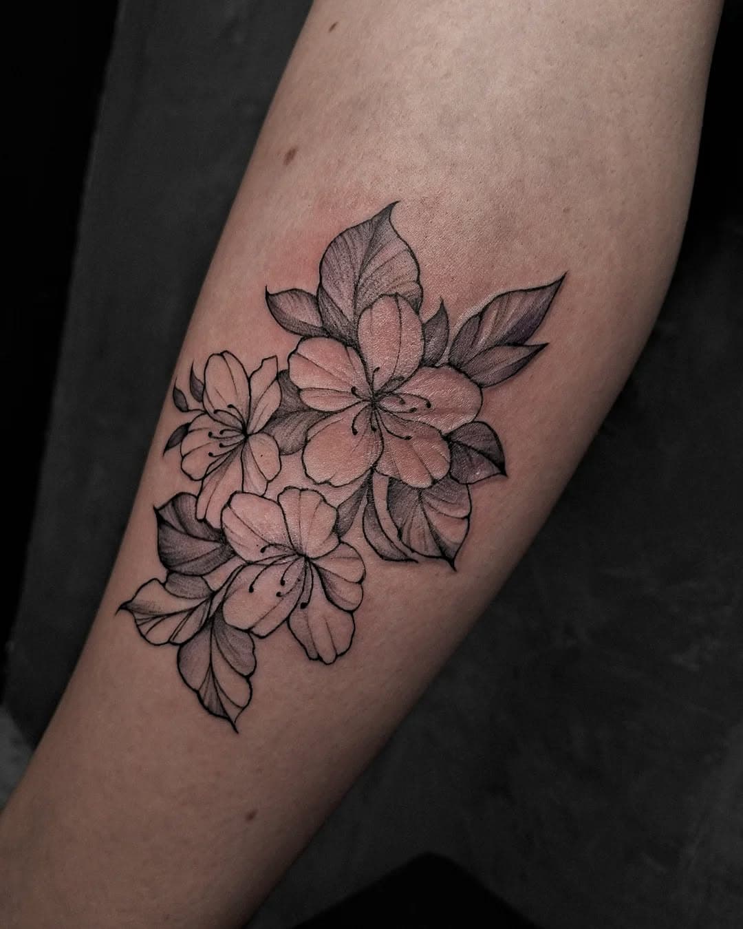 Floralzinho que todo mundo gosta 🌺 tatuagem feita na @nathalialopes.sm, obrigada pela confiança ✨️
Orçamento e dúvidas por Whatsapp (link no Whatsapp)
.
#tattooartwork #tattoo #tatuagem #tattoofloral #tatuagemflores #tattooideas #tatuadora #floraltattoo