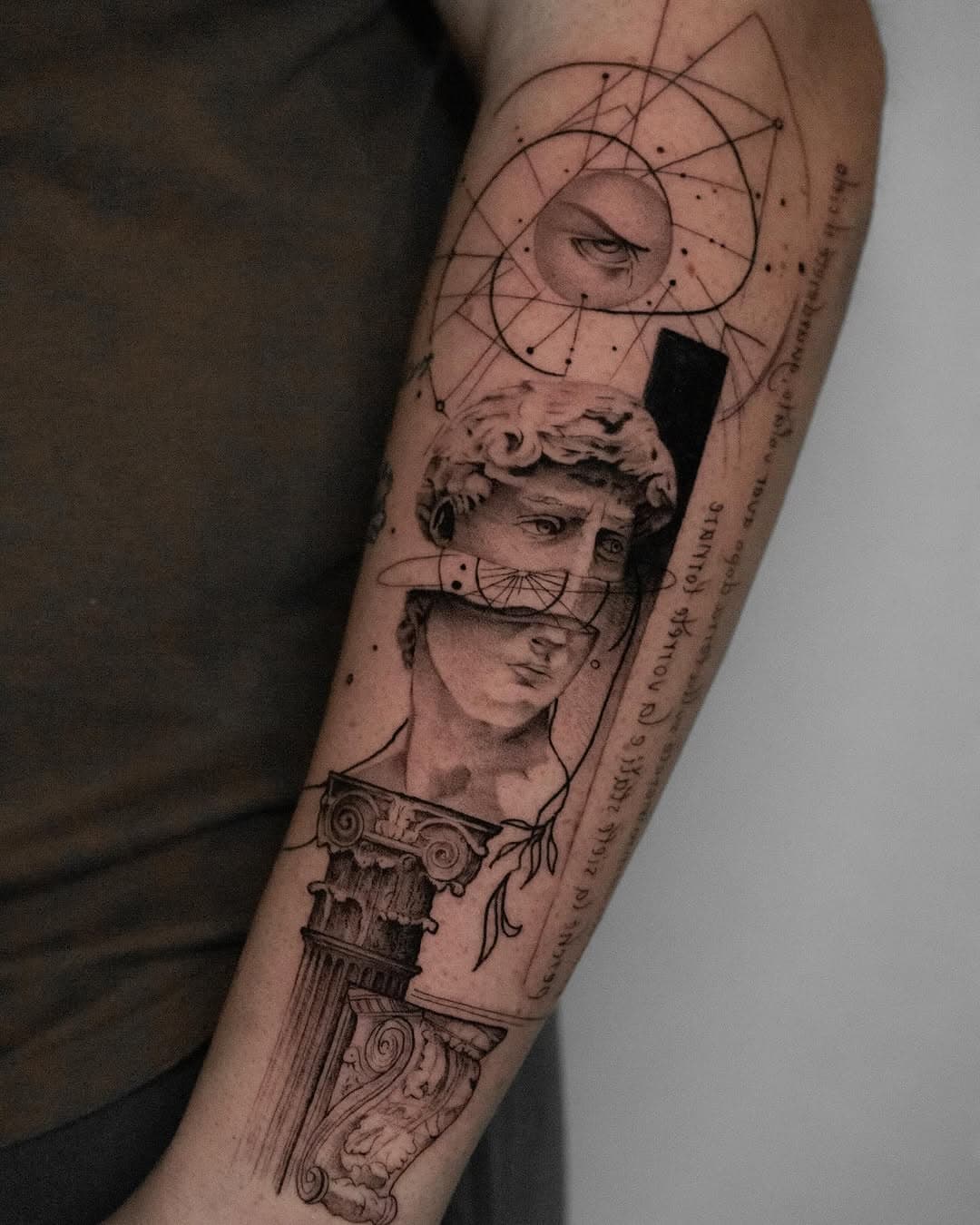 ✨🏛️ classico 🏛️✨
Thx Salvo for trust in me.
Bookings open for 
-Roma NOVEMBRE // DICEMBRE 
-Ruvo di Puglia DICEMBRE // GENNAIO

#tattoo #tattoos #tattooer #conceptualtattoo #tattooshop #realisticink #inked #inkers #inking #classictattoo #microrealismotattoo #microrealistictattoo #roma #romatattoo #tatuatoriroma #romatattooartist