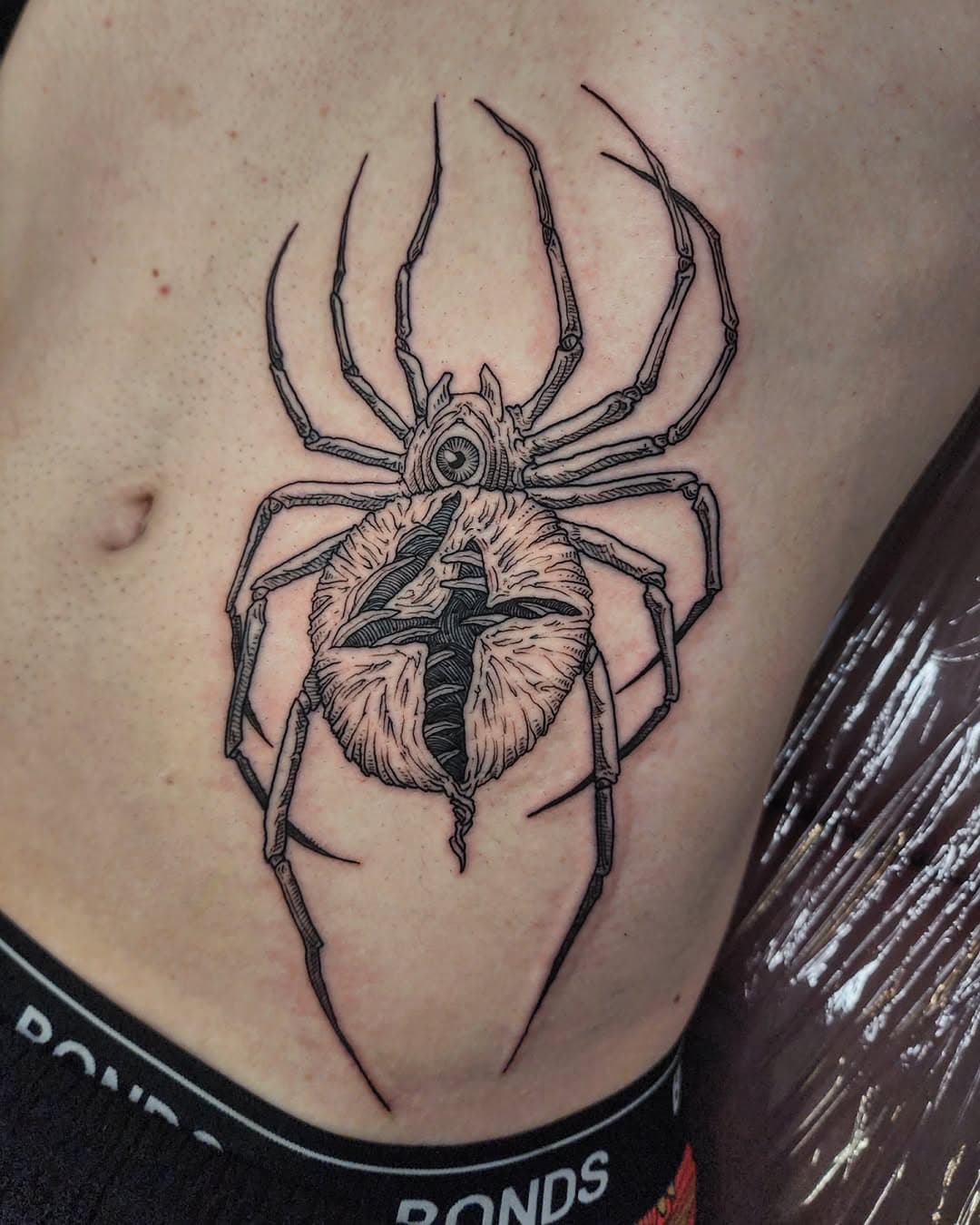 🕷4️⃣
Hunter x Hunter Phantom Troupe, but also like not??? For Laz's first tattoo! On the stomach! So brave wow
@electricceremony