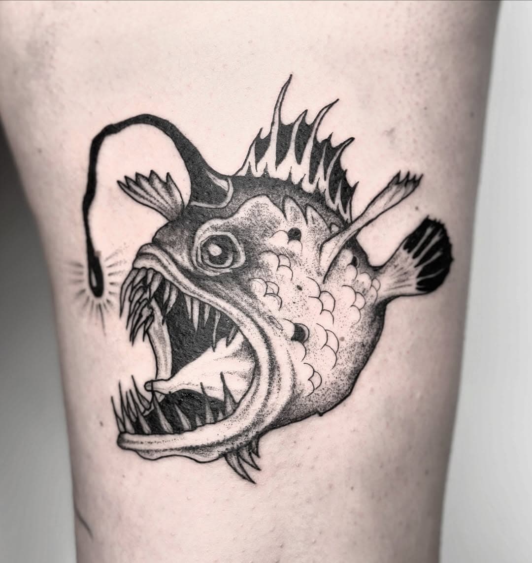 Hausmannskost Tattoo: heute in der Tiefseeedition. 

#tattoo#legtattoo#berlintattoo#anglerfishtattoo#hausmannskosttattoo