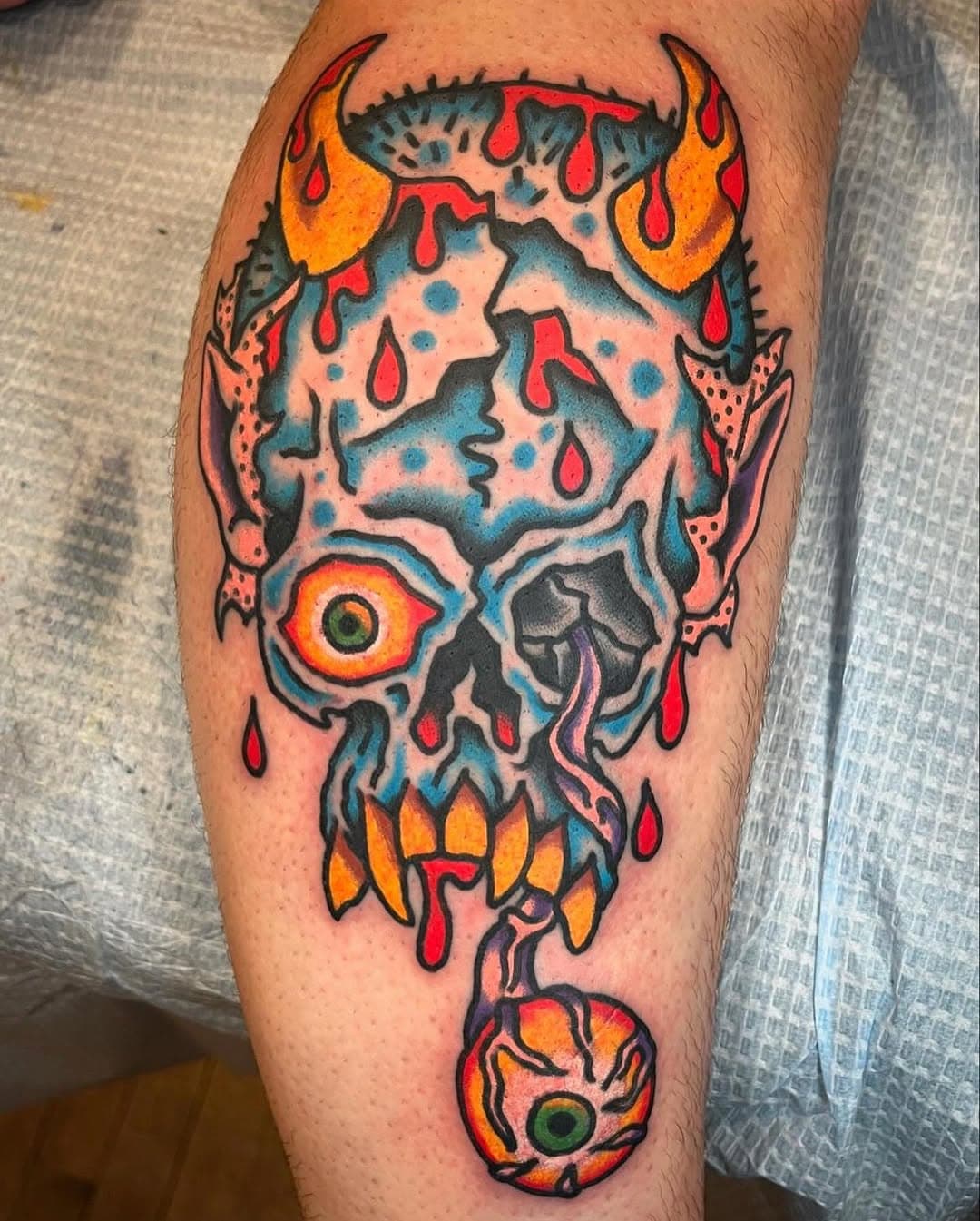 Disgusting freaky shit down in the alley. Cursed skulls and otherworldly creatures can be found here hiding amongst the flash of @j.zanghi , Portland’s freakiest pain monger.  Walk-ins welcome. Hail Satan!
#goldstartattoo #portlandmaine #maine #portlandoldport #traditionaltattoo #gross #alleytats