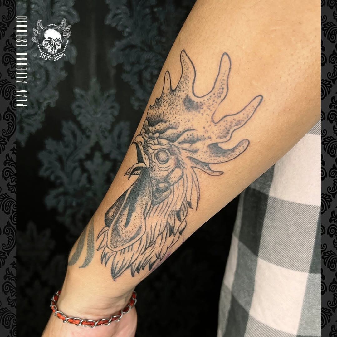 hace ya un año!!! le tatué este gallito a mi querido @calaveraleon, ya que se arme el próximo intercambio! muchas gracias por permitirme plasmarlo en tu piel 🖤
AGENDA ABIERTA 
#cdmx  #mexico  #tatt #tattoo #art #tatuaje #myworldofink  #tattooworkers #tattoocollectors #graphic #tattooartist #painting #tattoolines #tattoowork  #detailtattoo #lineworktattoo #tattooist #tattooing #negroajolote