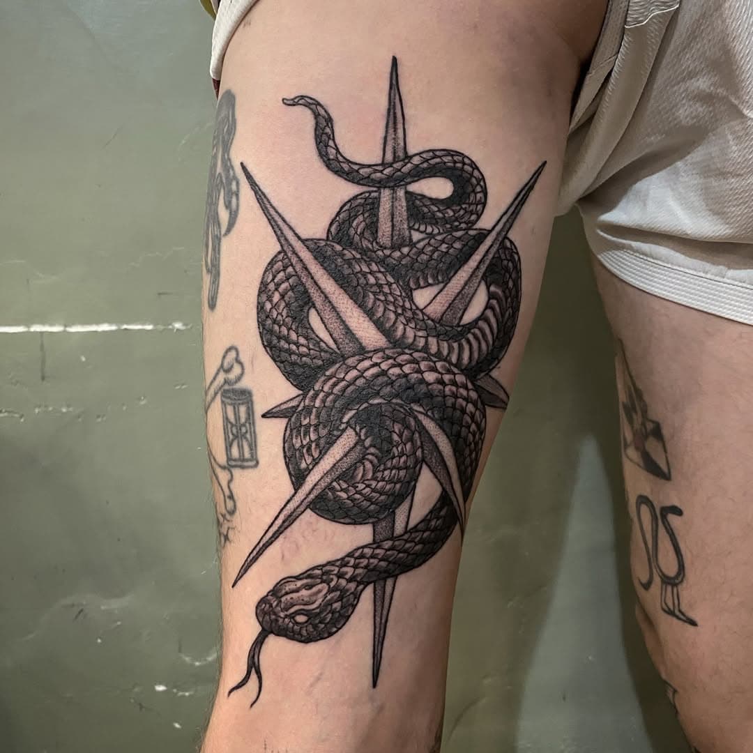 Something special for my dearest friend Lele Saveri @luna_di_lele done @thegrimreapertattoo #rome #tattoo #snake #prisma #stone #rock #dotwork #black #ink