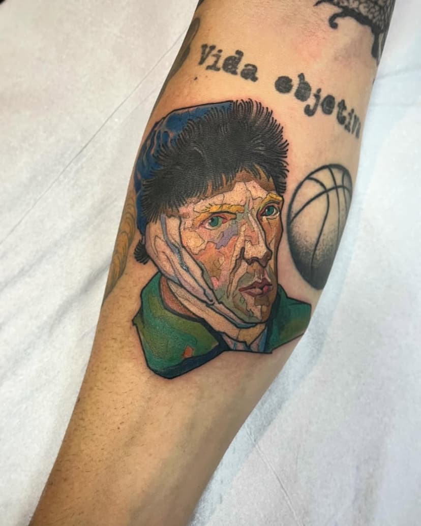 Dalí ou Picasso?
“Eeeeeu escolho Van Gogh”……
Mais uma p/ o brother @empathyorempty, 
Sem palavras Tmj manow !!!!
.
@ironworksbrasil 
.
#tattoo #traditional #vangogh #ruaaugusta #dontbelievethehype #juliocubano