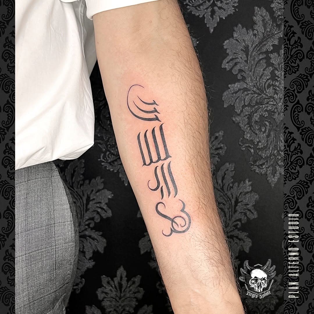 TATUJE TIPOGRÁFICO
el significado se los debo 👉👈, Diseño proporcionado por el cliente.
Agenda Abierta.
#cdmx  #mexico  #tatt #tattoo #art #tatuaje #myworldofink  #tattooworkers #tattoocollectors #graphic #tattooartist #painting #tattoolines #tattoowork  #detailtattoo #lineworktattoo #tattooist #tattooing #amazingink 
#tattoo_artwork #ilustration #negroajolote