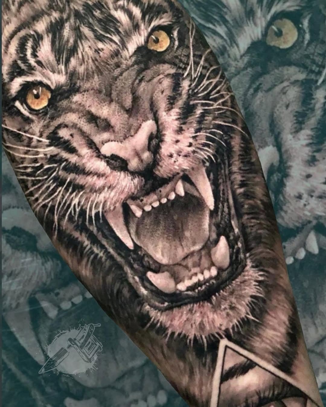 Un beau tigre réaliste sur le mollet.
.
Derniers dispôs de 2024 en Belgique.
Fin Octobre et Début Novembre.
.
Prenez contact via message privé.
.
Bon Weekend!
.
@woodytattooshop
.
#noiretgristattoo #electricinkeurope #tattooart #realistetattoo #tigretattoo