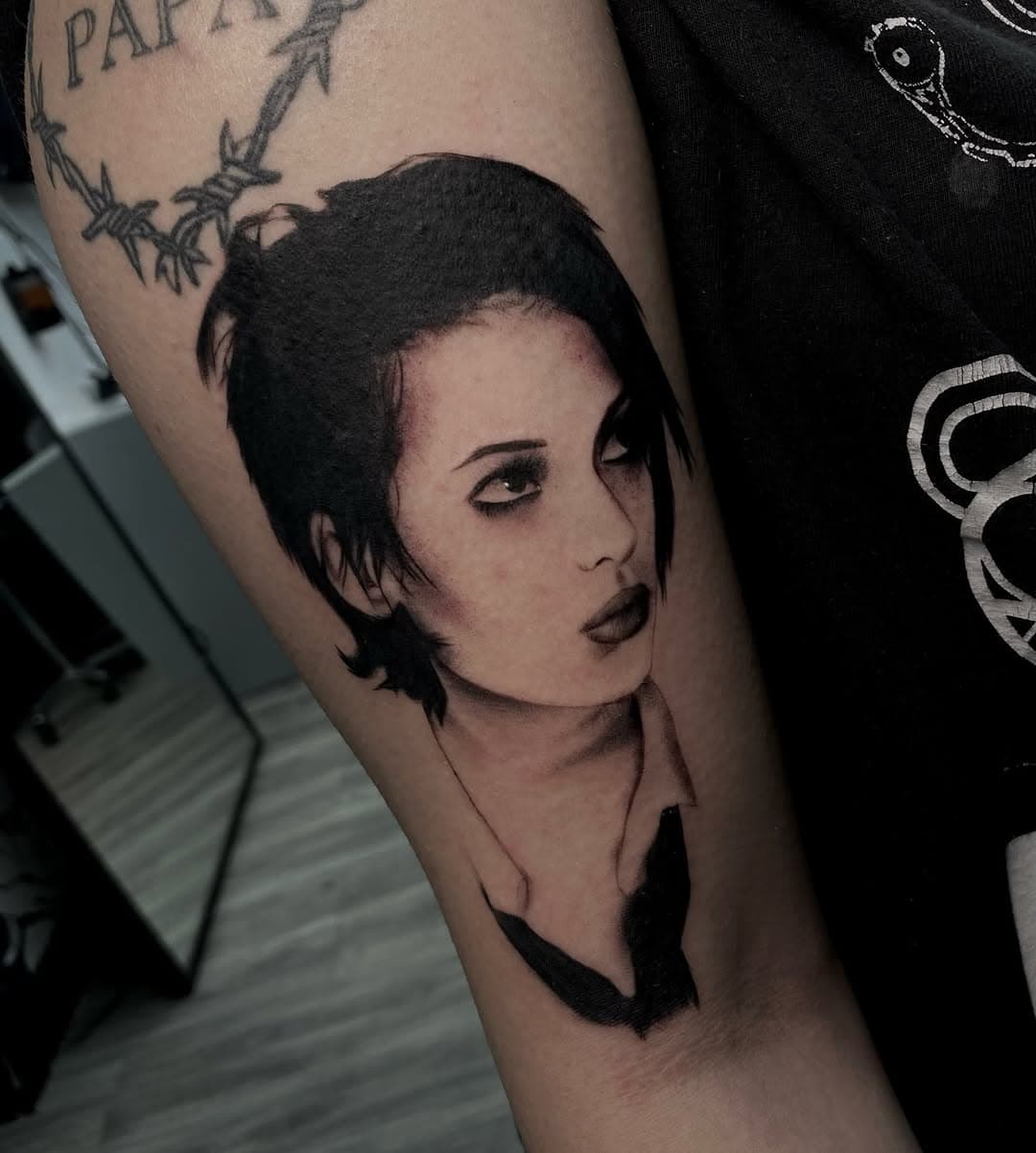 Winona Ryder from my flash 🤍
Booking for Oct/nov
☆
•
☆
•
☆
•
☆
•
☆
•
☆
•
☆
•
☆
•
#rotteninkk #tattoo #tattooartist #femaletattooartist #tattooideas #finelinetattoos #tattooshop #riversidetattoo #blackink #stippletattoo #tattooflash #tattooart #tattooreels #morenovalley