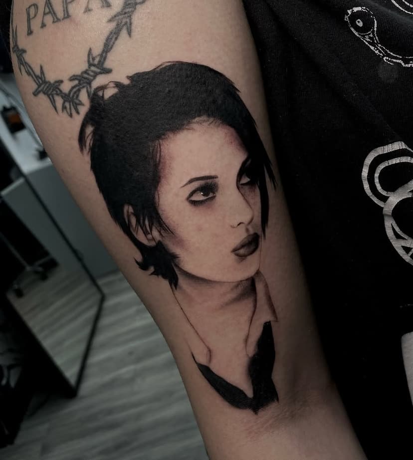 Winona Ryder from my flash 🤍
Booking for Oct/nov
☆
•
☆
•
☆
•
☆
•
☆
•
☆
•
☆
•
☆
•
#rotteninkk #tattoo #tattooartist #femaletattooartist #tattooideas #finelinetattoos #tattooshop #riversidetattoo #blackink #stippletattoo #tattooflash #tattooart #tattooreels #morenovalley