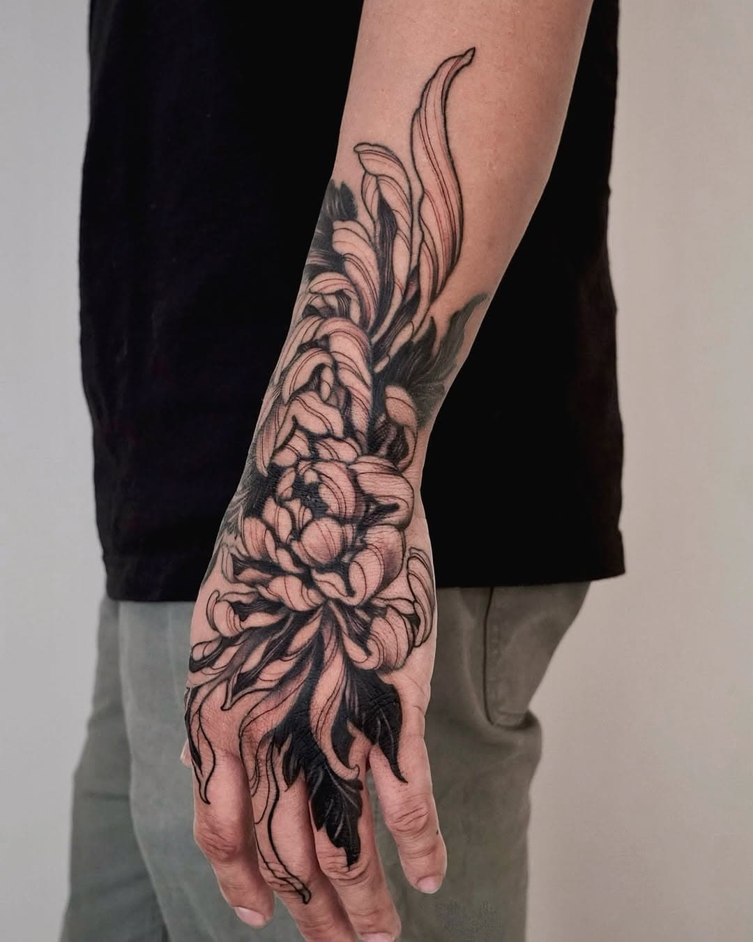 Asked for a finger cover up but ended up covering his whole hand 🤷🏻‍♀️. Thank you for all that you do for us @ricogrimez !!!