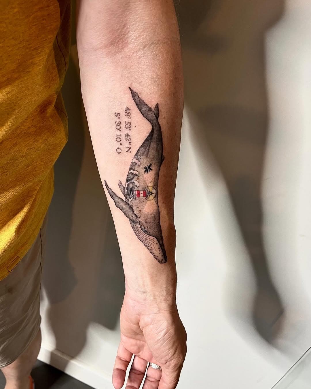 Aquí os dejo una diseño de una ballena con un faro, hecho para un cliente con mucho significado para el !Muchas gracias por dejarme hacer estos trabajos!🫶C/Luis de Góngora 4 ,Madrid,Chueca 📍#tattoochueca#microrealism #inkchueca #chueca #madrid #tattoomadrid #tattoo #ink #tattooink #ninotattooestudio #tattoolife #tattoinsta #tattooeds #tats #inkman#tattoos #tattoostyle #realistictattoo #inkedgirl #ink #tattooartist #blackandgrey #mariposatattoo