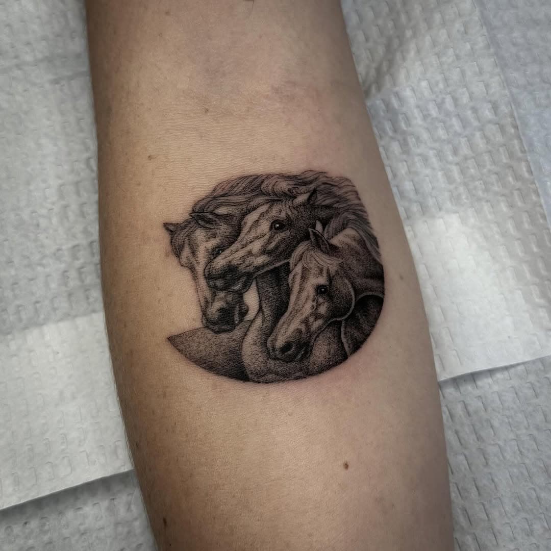 Tattoo by @skirms DM for tattoos
.
.
.
.
#blackandgreytattoo #fineline #finelinetattoo #microtattoo #smalltattoos #latattooartist #melrose #losangelestattoo #tattooidea #tattooshop #tattoo #tattooartist #blacktattoo #portraittattoo #animaltattoo