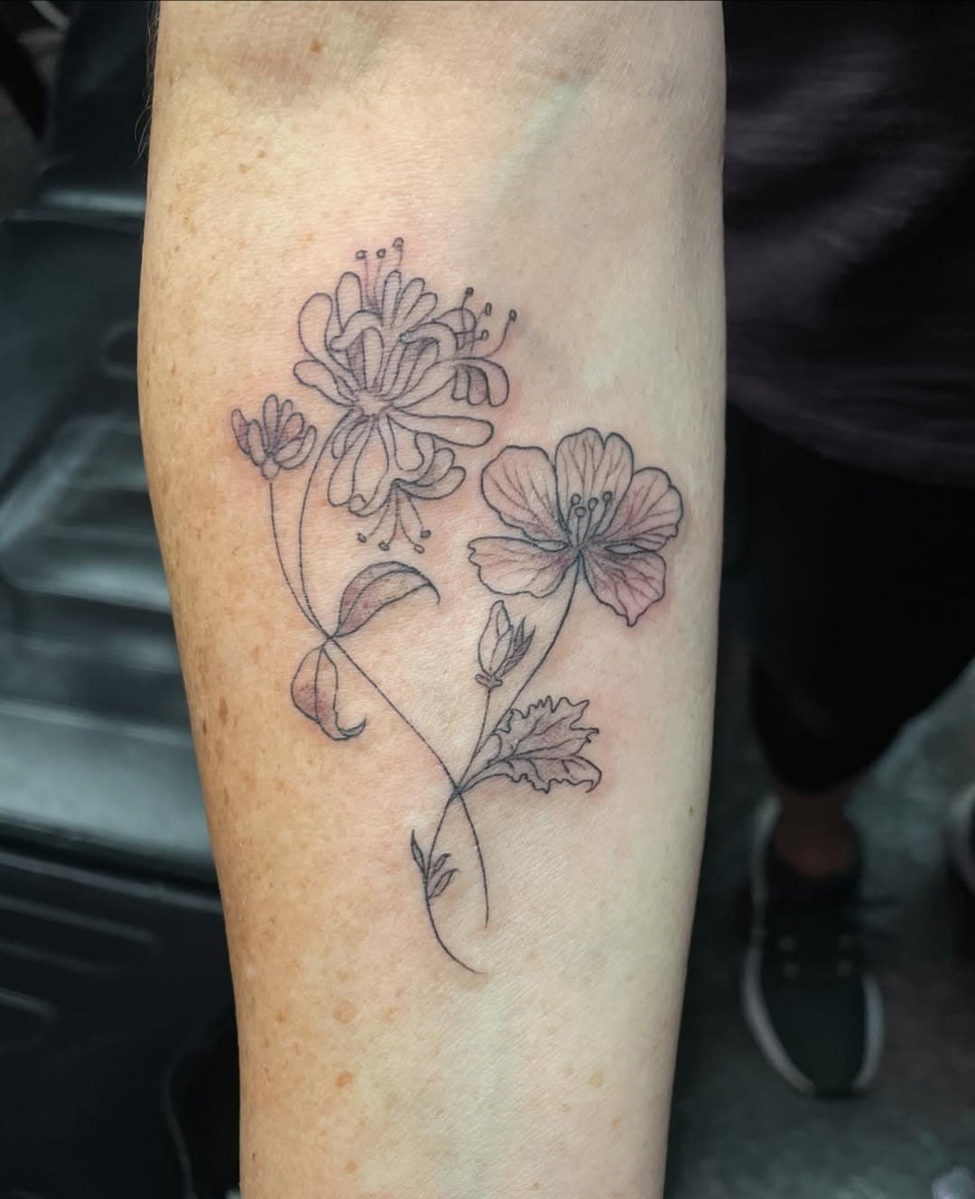 Timeline, dainty flowers. Love the florals. I get to tattoo them all the time! 

✨ DM me if you’re interested in some tattoos! We can meet up face to face for a consultation and collab on your ideas together. 😊