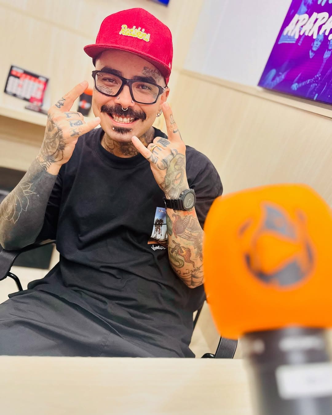 Hoje tive o prazer de participar AO VIVO na Rádio Hot Mix pra falar sobre o Tattoo 013 e foi sensacional! 🎤🔥

Foi uma experiência incrível poder compartilhar um pouco mais sobre o nosso estúdio, desde o trabalho autoral, as tattoos e muito mais! Tivemos uma troca super bacana, contando como cada projeto é único e pensado com todo o cuidado pra transformar ideias em arte na pele.

Agradeço demais à Cervejaria Opera (@cerveja.opera) pela oportunidade e convido vocês para o Oktoberfest 2024! ❤️🍻

#Tattoo013 #RádioHotMix #Tatuagem #Araraquara #EstúdioTattoo