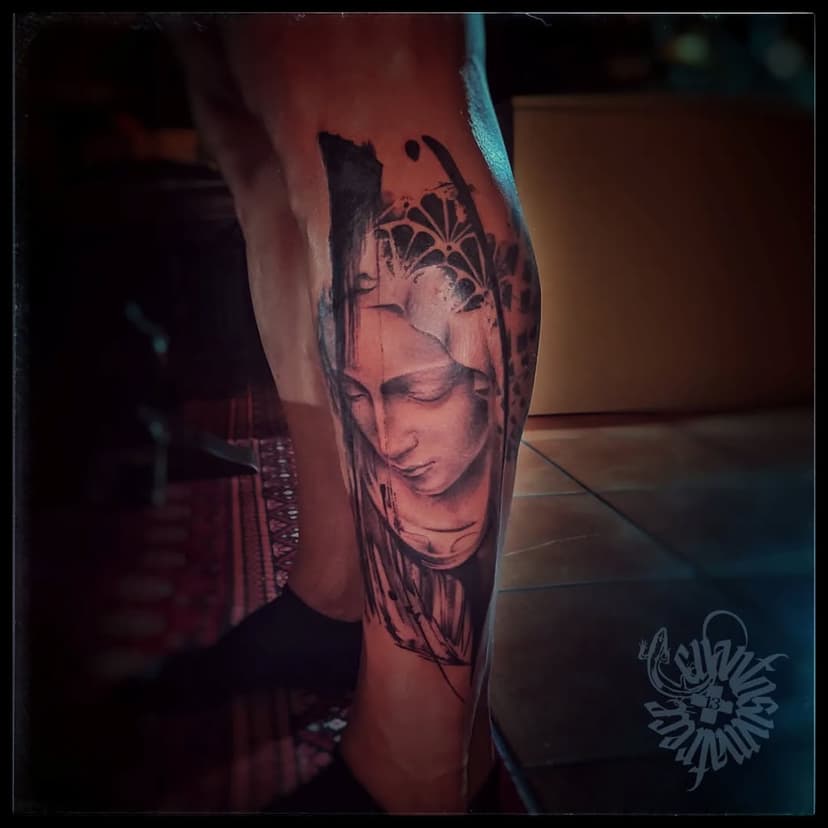 Muchas ganas tenía de hacer este tatuaje. Este autor fue un antes y un después en toda mi trayectoria. Disfrútalo mucho amigo. Grande Michelangelo Buonarroti. #tuproximotatuaje
#tattoobadajoz  #tatuajesenbadajoz #tatuajebadajoz #tatuajesbadajoz #tattoos #abstracttattoo #avantgardetattoo #conceptualtattoo #estudiodetatuaje #balmtattoo #Inspiracióntattoo #cuantosumatrece #michelangelobuonarroti