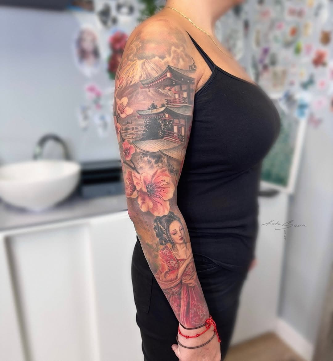 Por fin terminada la manga 🇯🇵 🤩
Desliza para ver el proceso ➡️

#mangatattoo#sleeve#sleevetattoosonwomen#sleevetattoo#colortattoo#japontattoo#japonés#geishatattoo#geisha#florcerezo#татурукав#тату#татуировка#tattooed#donostitattoo#realistictattoo#realismotattoo