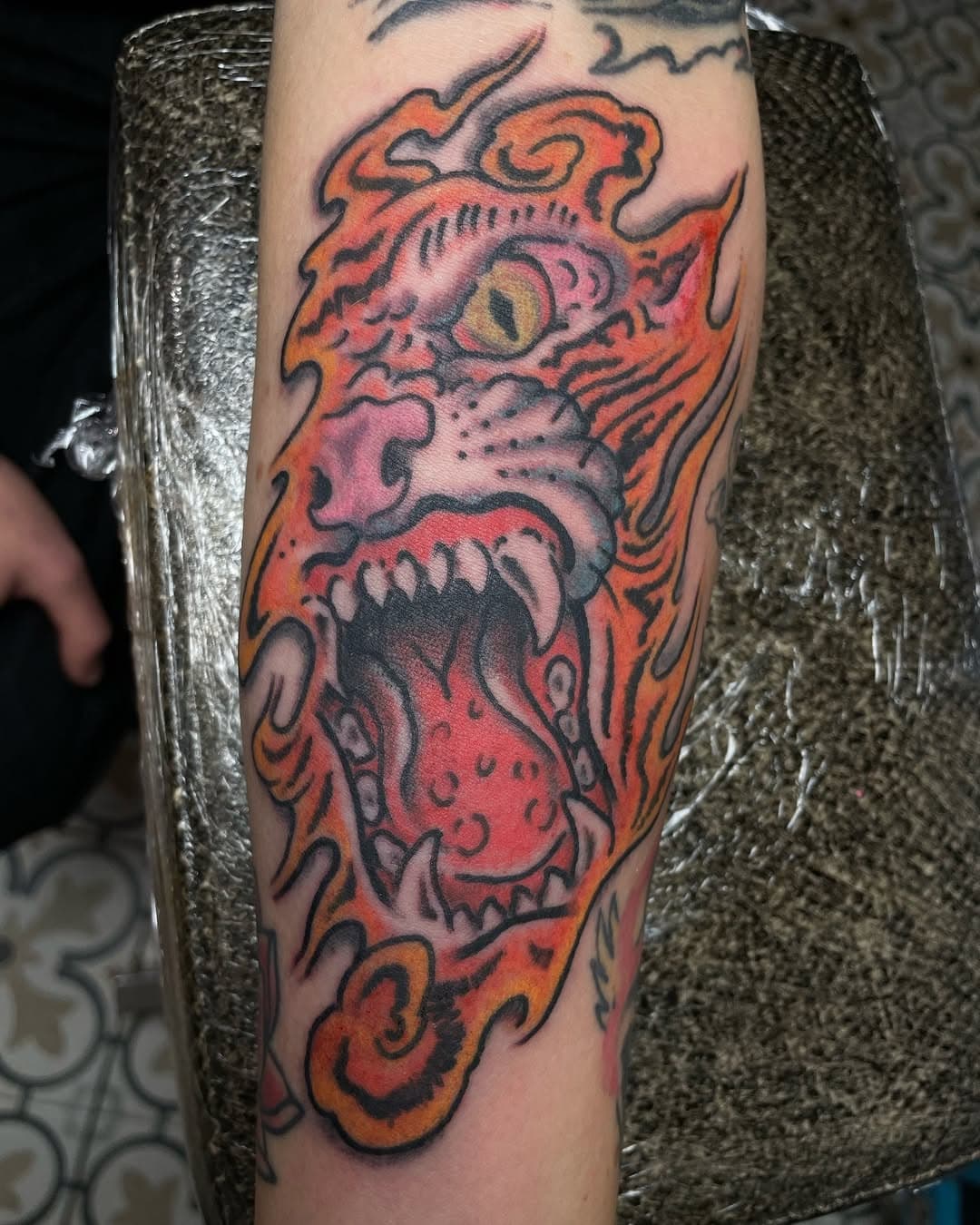 Filler for my bud @ignacyworld 🤝 tooked this idea from Tim Lehi's sick tiger flash we have in the shop @ztsyrena 

#ztsyrena #tigerstyle #warsawtattoo #tatuaż #tatuaże #tattoo