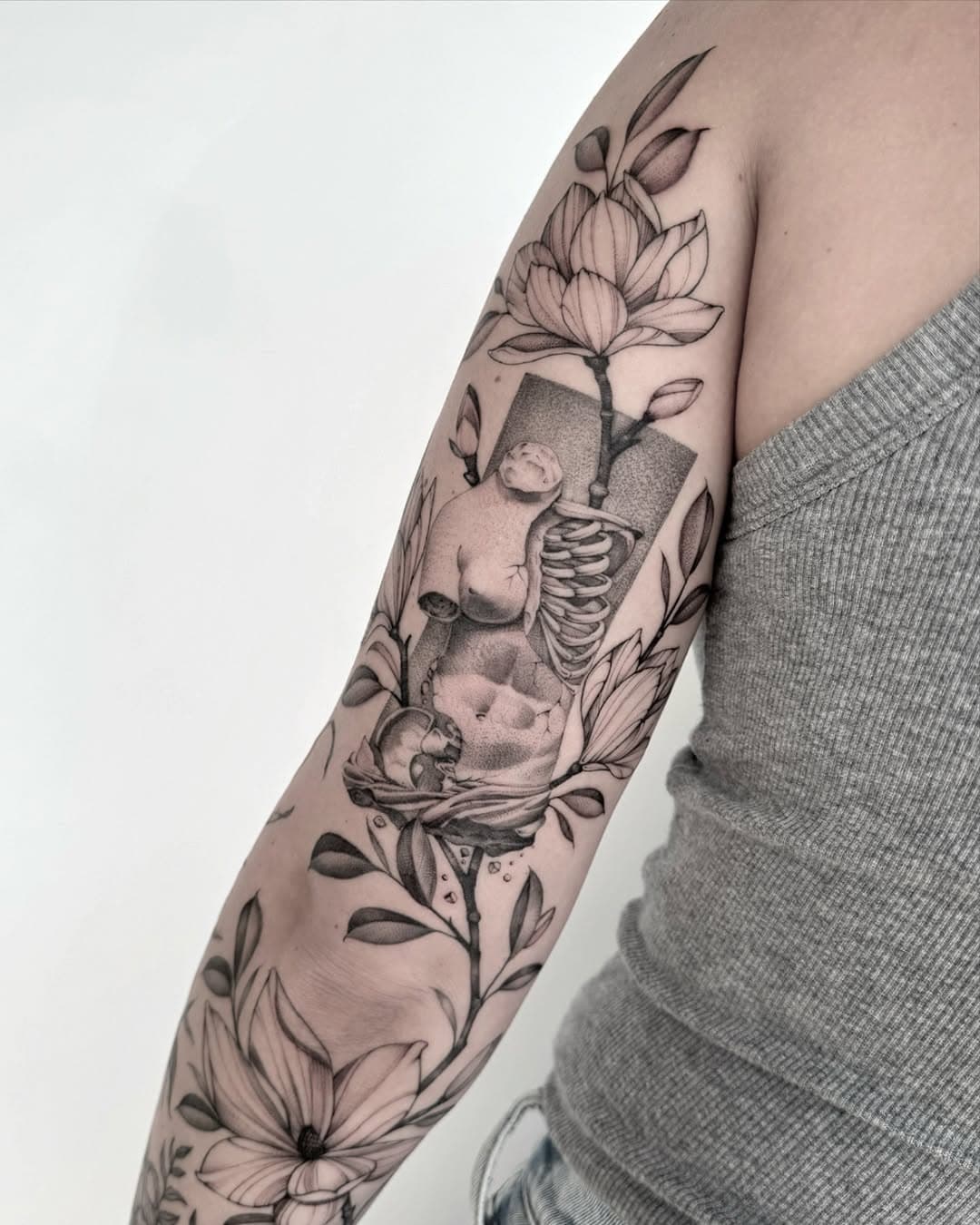 Wearable art 🖤

Half healed half fresh 

#sandiegotattooartist #sandiegotattoo #sdtattooartist #statuetattoo #skeletontattoo #finelinetattoo #magnoliatattoo #californiatattoo #californiatattooartist #floraltattoo #floraltattooartist #flowertattoo #3rl #tattooart #statue #tattoo #tattooartist #femaletattooartist
