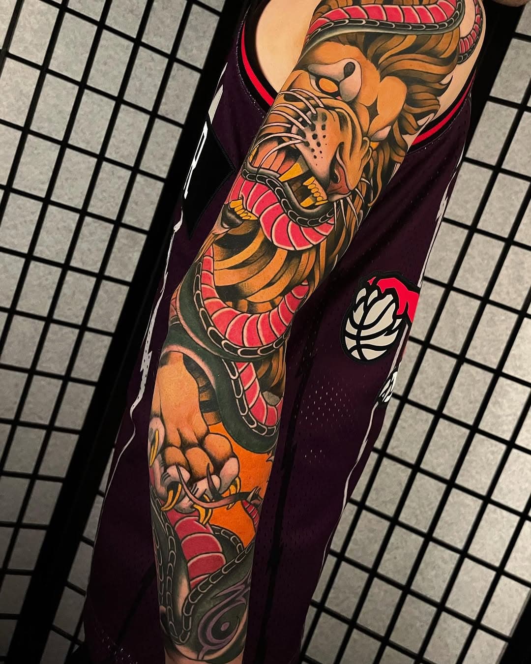 #neotraditional #neotraditionaltattoo #neotraditionalsleeve #newtraditional #newtraditionaltattoo #lion #liontattoo #neotraditionallion #neotraditionalliontattoo #neotraditionalsleeve #tattoo #sleevetattoo #neotraditionalbergamo #lionsleeve