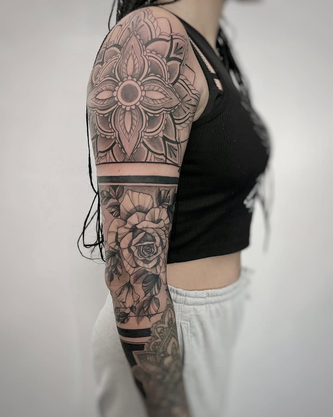 Trochę kwiatów 😄😄

#flowers #tatattoo #geometeictattoo #dotwork #girl #beautyful #ink #inkedgirls #grudziądz #mandala #rose #life #style #art #women #tattoed #armtattoo