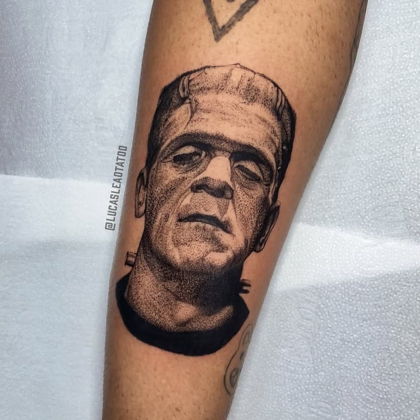 • FRANKENSTEIN •
Aproveitando esse clima de halloween com esse monstrineo aí! Valeu por essa, @gal.tattoo_!! 🎃🙏🏼
——————————————————————
Informações & Orçamentos: WhatsApp (Link na bio!) 💚
——————————————————————
AGENDA OUTUBRO - POUCOS HORÁRIOS 
——————————————————————
#frankenstein #tattoo2me #blackworktattoo #portraittattoo #halloween