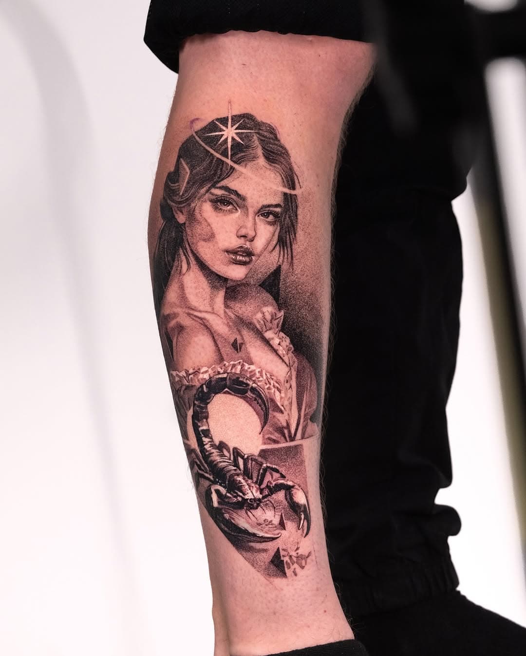 She wears her mistery like armor…

Bring the love, folks!

#tattoo #3rl #scorpio #misterytattoo #portraittattoo #munich