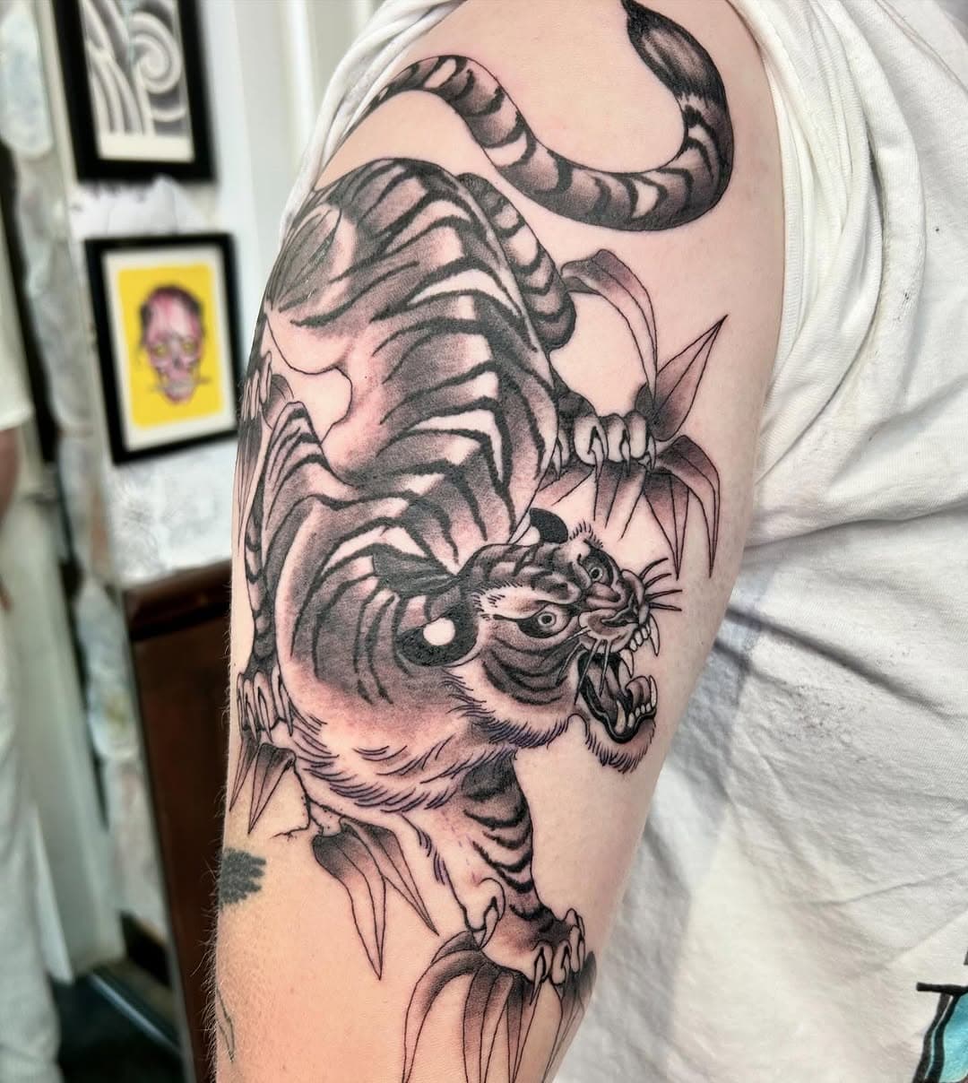 Tiger for Chloe, cool people get big cats
.
.
.
.
.
.
.
#bathuk #bathtattoo #bristoltattoo #swindontattoo #havefaithtattoo
#tattoo #tattooart  #blackwork #blackandgreytattoo #tattoostyle #flashdesign #tattoodesign #drawing #traditionaltattoo