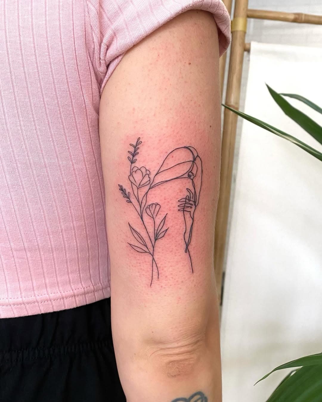 🌷🌷

Para info y citas:
🪴Paseo del Mercadal, 49. Calahorra 
📲 613 11 35 25 
📧 info@tigreblancotattoostudio.com 
🐯 tigreblancotattoostudio.com 

#tattoo #tattoos #ink #fineline #finelinetattoo #smalltattoos #womantattoo #onelinedrawing #onelinetattoo #flowertattoo #fineline  #calahorratattoo #Calahorra #tatuajescalahorra #larioja #lariojatattoo #tatuajeslarioja #pamplona #pamplonatattoo #tatuajespamplona #tatuajeslogroño #logroñotattoo