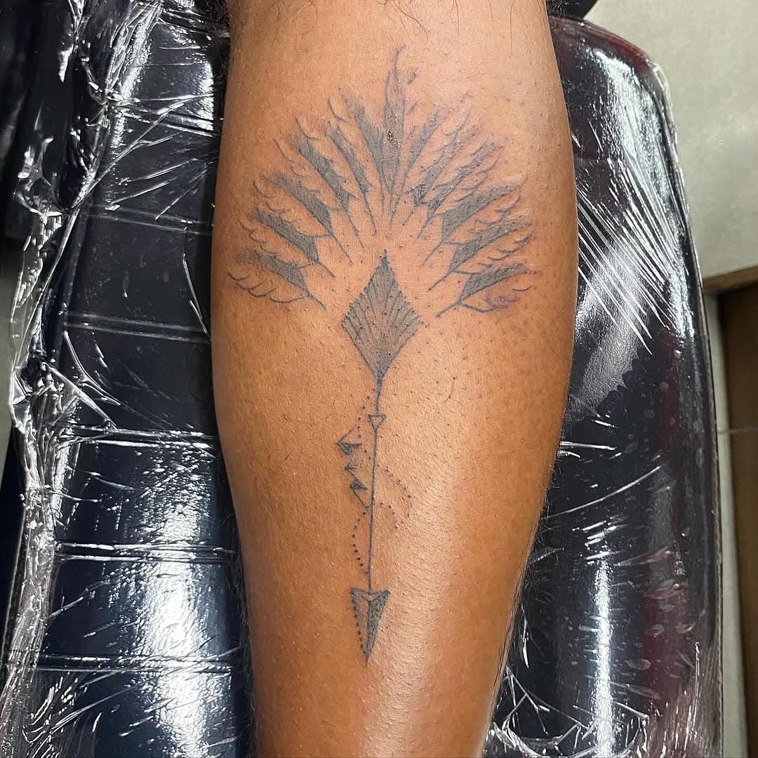 #Palmtreetattoo #calftattoo #blackandgreytattoo @happysailortattoo