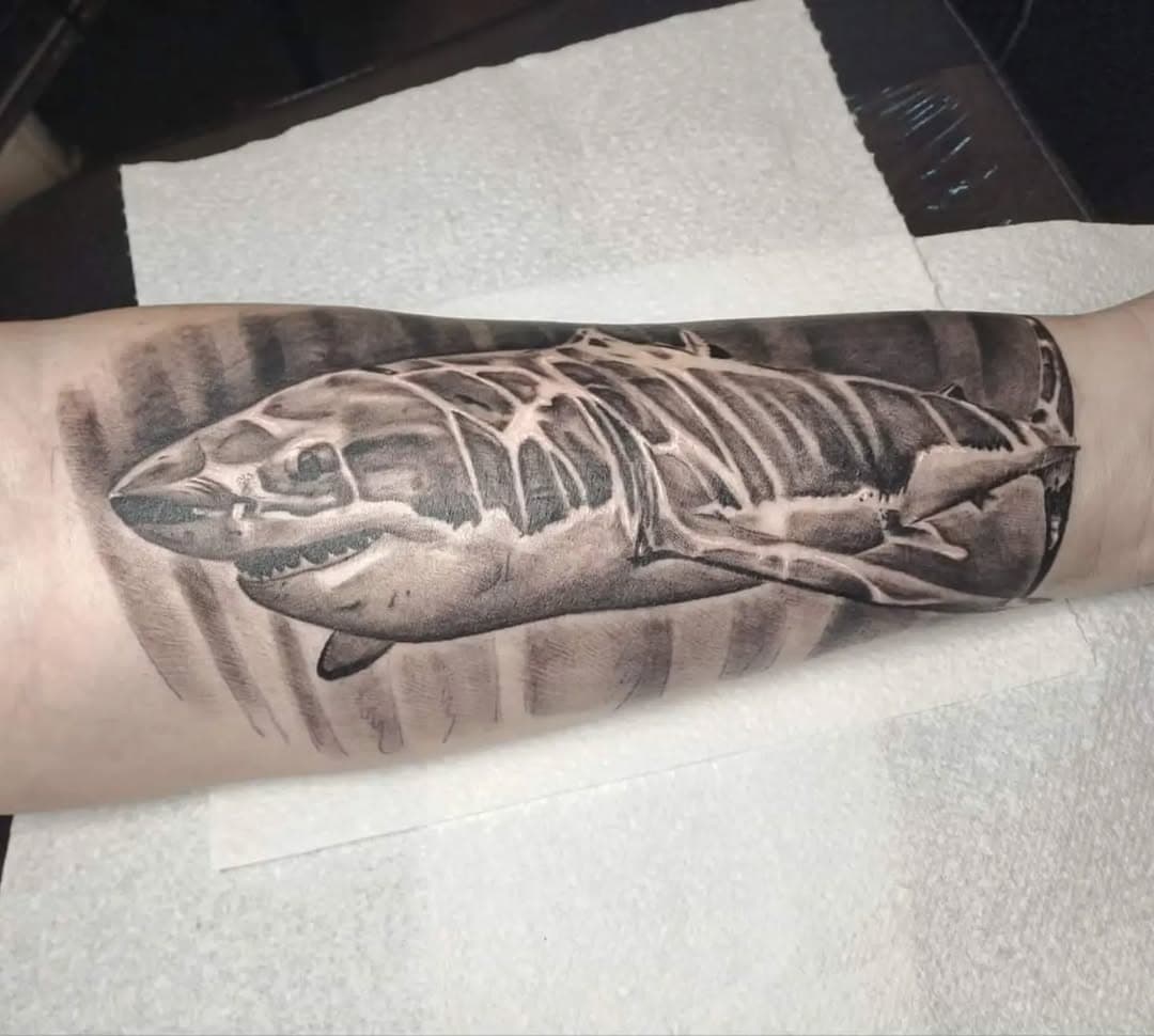 Great white shark.. done on the forearm last week.

Loved doing this.

Thanks for looking

#greatwhiteshark #greatwhitesharktattoo #sharktattoo #tattooing #animaltattoo #realistictattoo #realismtattoo #inkedup #bodyart #tattooartistuk #birmingham #birminghamuk