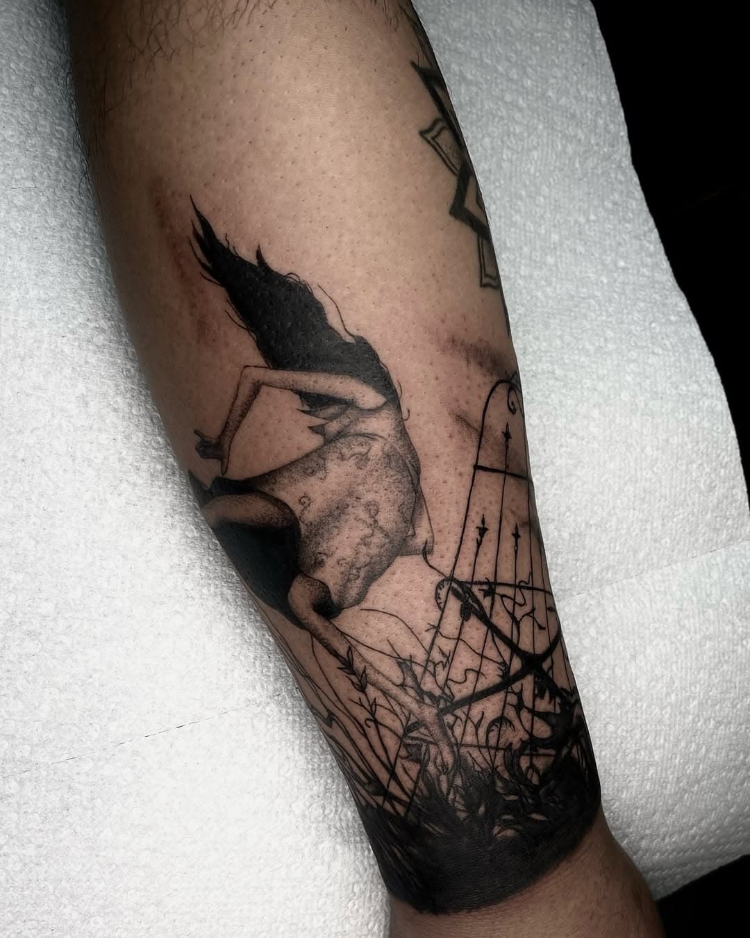 Juturna circa survive album tattoo I did 🤍
Books open Oct/Nov🖊️
☆
•
☆
•
☆
•
☆
•
☆
•
☆
•
☆
•
☆
•
#rotteninkk #tattoo #tattooflash #tattooideas #finelinetattoos #singleneedle #tattooshop #riversidetattoo #daintytattoo #blackink #stippletattoo #tattooflash #tattooart #tattooreels #morenovalley #circasurvive