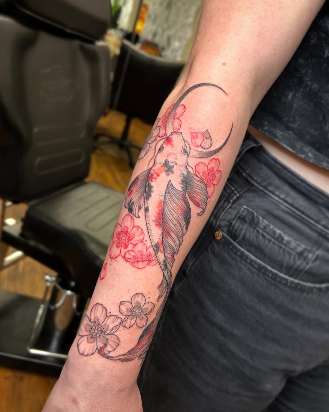 Hi everyone 🖤 missed being active on here
been out of town, but ready to make more art, like always 😊
Enjoyed making this pretty koi arm piece 🌸

My next post will be Halloween flash,  I have that day open with a few spots to make somethin cool 🎃

#tattoo #tattooshop #tattooartist #art #koi #blackandredtattoo #cherryblossom #koitattoo