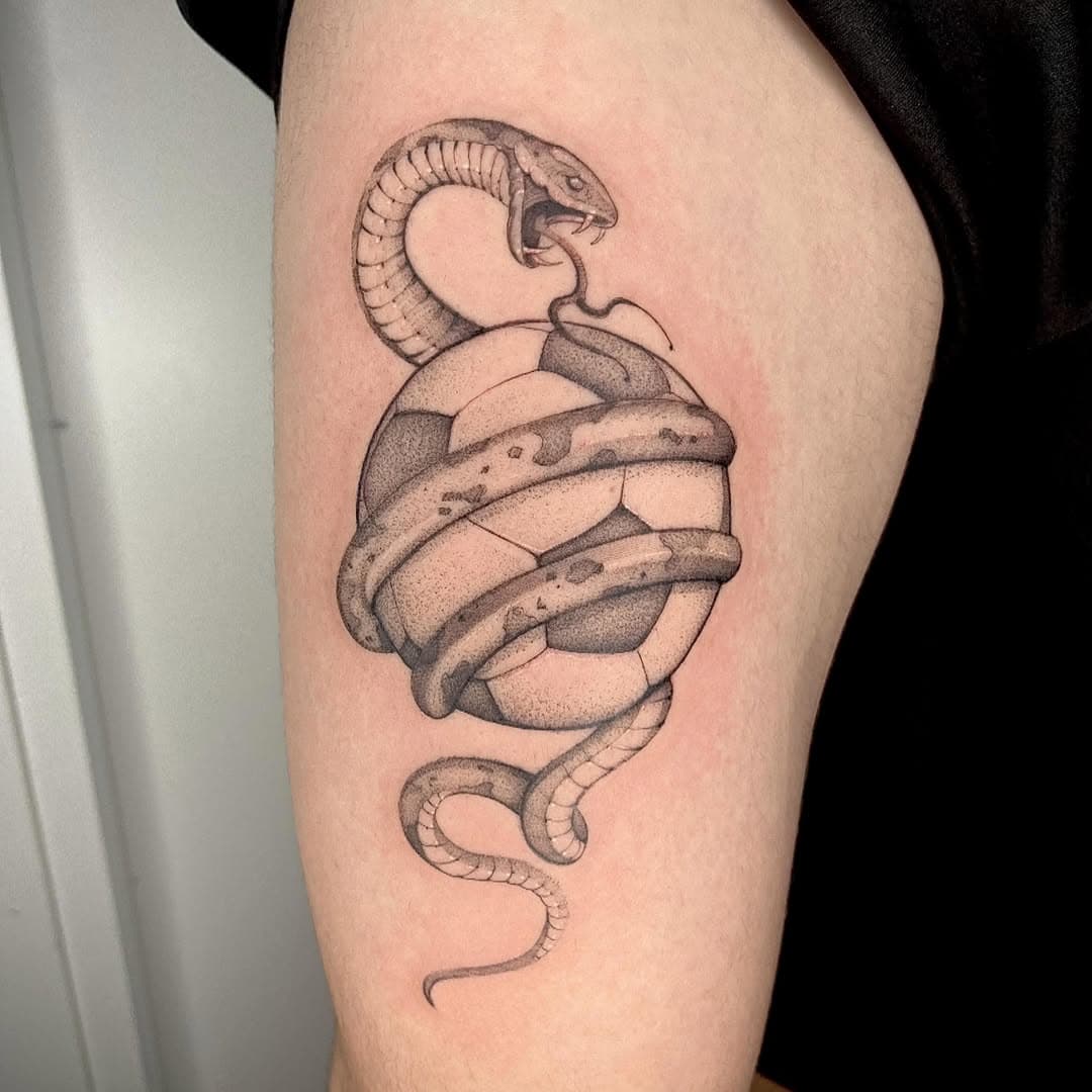 Snake tattoo🐍

#tattoo #snaketattoo #footballtattoo #tattoos #tattooart #tattoostyle #tattooshop #ink #inktattoo #inkdrawing #inkart #inkwork #tattooidea