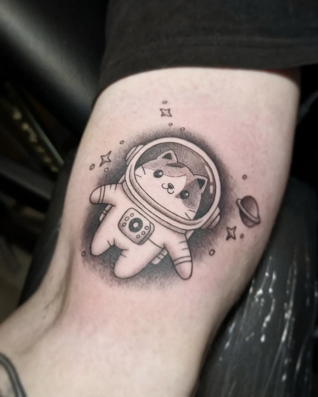 Space Cat on Timothy 🐱🚀

.

..

.

#tattoo #tattoos #blackandgreytattoo #blackandgraytattoo #blackworktattoo #dynamic #cattattoo #spacecat #spacetattoo #astronaut #astronauttattoo #royboytattoo #haarlem #Holland #instagood #instagram