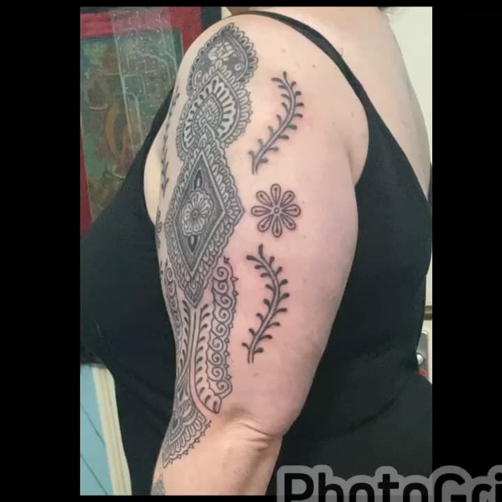 Addition to Natalie’s lower arm tattoo done about 4 years ago @ihatetattoos #hennastyletattoo #tattoosleeve #blacklinetattoo #hennatattoo