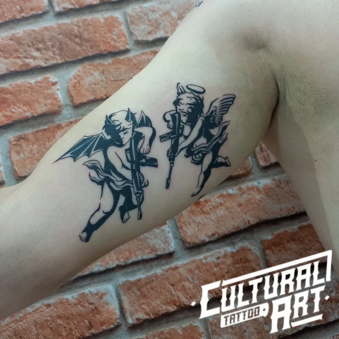 > Fotos sem edições e sem lente polarizada 
.
.
.
.
.
.
.
.
.
.
.
#angel #demon #tattooangel #tattoodemon #angelanddemon #tattoodequalidade #nofilter #semfiltro #semlente #semlentepolarizada #culturalarttattoo #nolens #blackworktattoo #blackwork #tattooempreto #traditionaltattoo