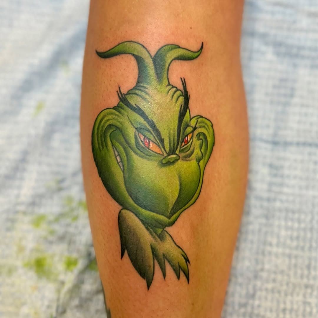 The  Grinch 
@starbritecolors 
@hshgtattoo 

#grinchtattoo #thegrinchtattoo #christmas🎄 #tattoo #christmas #the_art_display #tattoo_culture_ua #christmas_tree #christmas_mood #tattoo_artist #tattoo_art #drseussweek #drseuss #starbritecolors