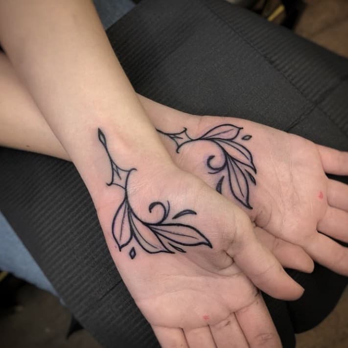 #blutkunst #blutkunsttattoo #blutkunstfreiburg #freiburgtattoo  #freiburgliebe #whatthefreiburg #freiburg #freiburgimbreisgau #ornamenttattoo #ornamentaltattoo #palmtattoo #lineworktattoo