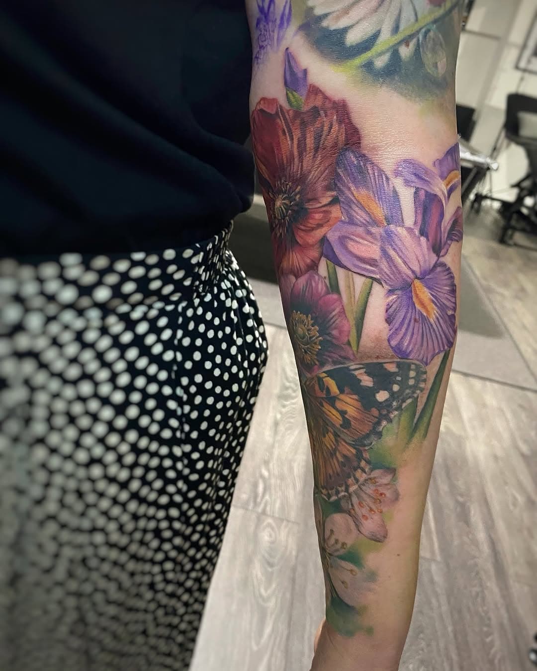 A mix of fresh and healed for @kifnevin in progress 💕 So much fun 🤩 
Made @levelstattoostudio, Birmingham.
Bookings/Enquiries: katerollinsontattoo@gmail.com.
——————
#tattoo #tattooartist #colourtattoo #floraltattoo #flowertattoo #butterflytattoo #poppytattoo #ink #inkstagram