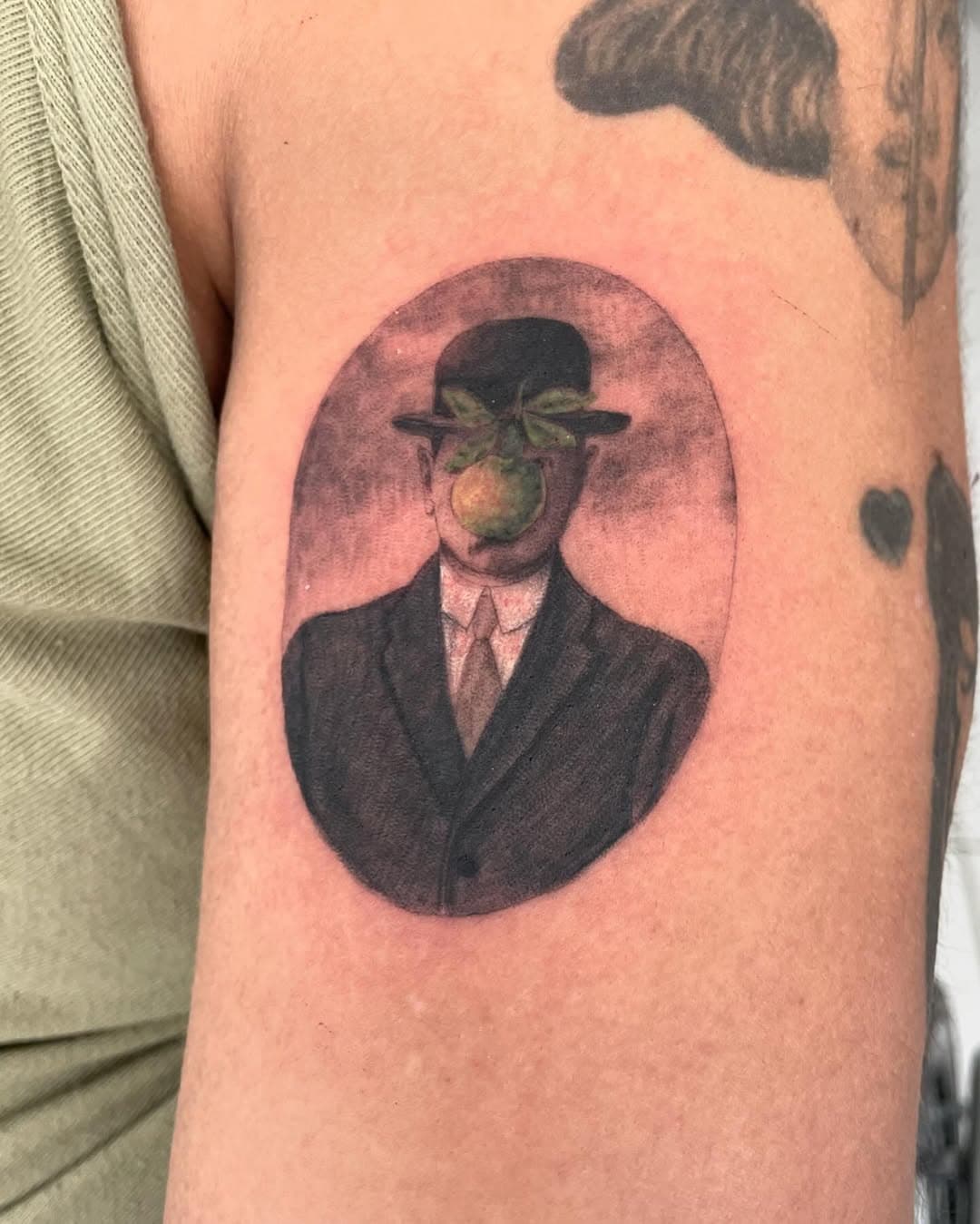 O Filho do Homem, de René Magritte 🍏 

Orçamentos pelo WhatsApp, no link na bio!