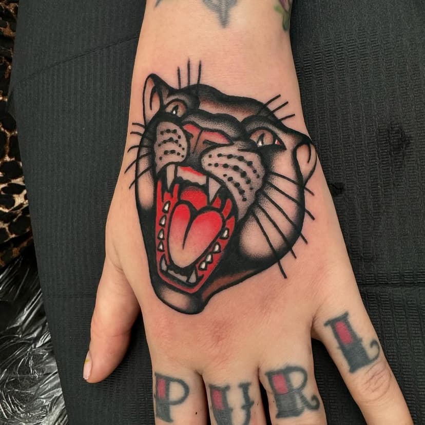 Really fun one for @electric_nan from the flash board and onto Leonie’s hand. Thanks so much for picking this one and the trust! Lovely to meet you.

Made @saintjudetattoo 

#saintjudetattoo #manchestertattoo #traditionaltattoo #tradtatz #tradtattoo #tradtattoos_rtw #traditionaltattooing #tradworkers #oldlines #oldworkers @true_old_school