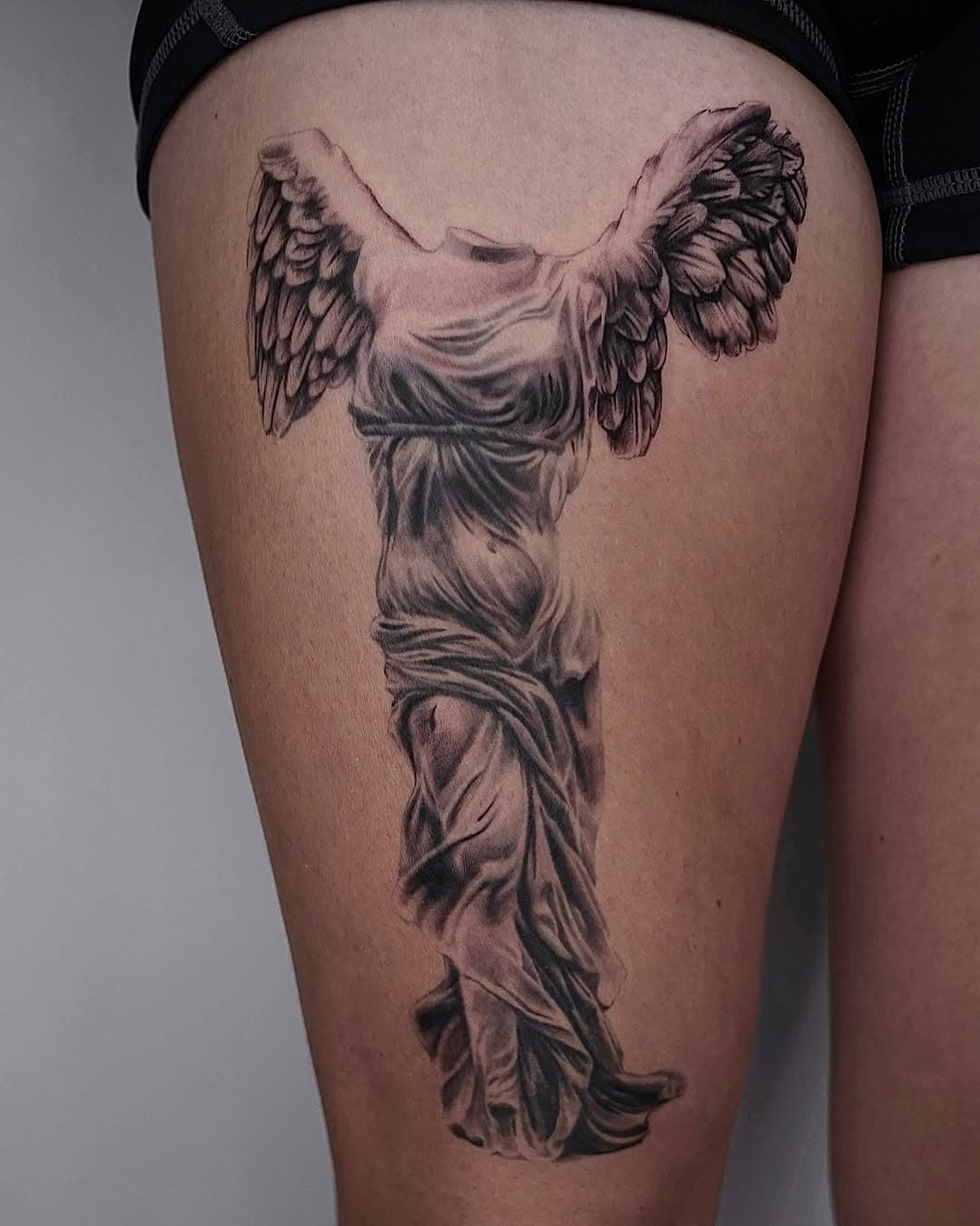 Nike goddess of victory. I don’t normally do realism but this is one of my favorite goddesses! Saw the real one in Paris and asked if anyone would want this, and of course @catxcho was the first to claim 😬🤍