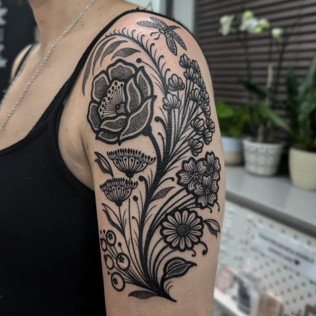 I had such a lovely time in Manchester @saintjudetattoo last week! First tattoo of the trip was inspired by English hedgerow, with a cheeky dragonfly in the mix, on Clare. Thanks so much for giving me freedom with this design and sitting so well! And thankyou to everyone at the shop for having me, hopefully see you all again soon! ❤️
.
.
.
.
#floraltattoo#poppytattoo#dragonflytattoo#englishhedgerow#wildflowerstattoo#manchester#tattooguestspot#kamiladaisytattoo#femaletattooartistuk