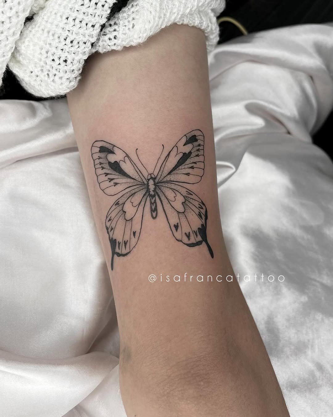 Borboleta apaixonada💙🦋🩵

• agenda e orçamentos via link na bio •
#tattoo #tatuagem #fineline #finelinetattoo #tatuagemfeminina #tatuagemdelicada #brasil #sc #criciuma