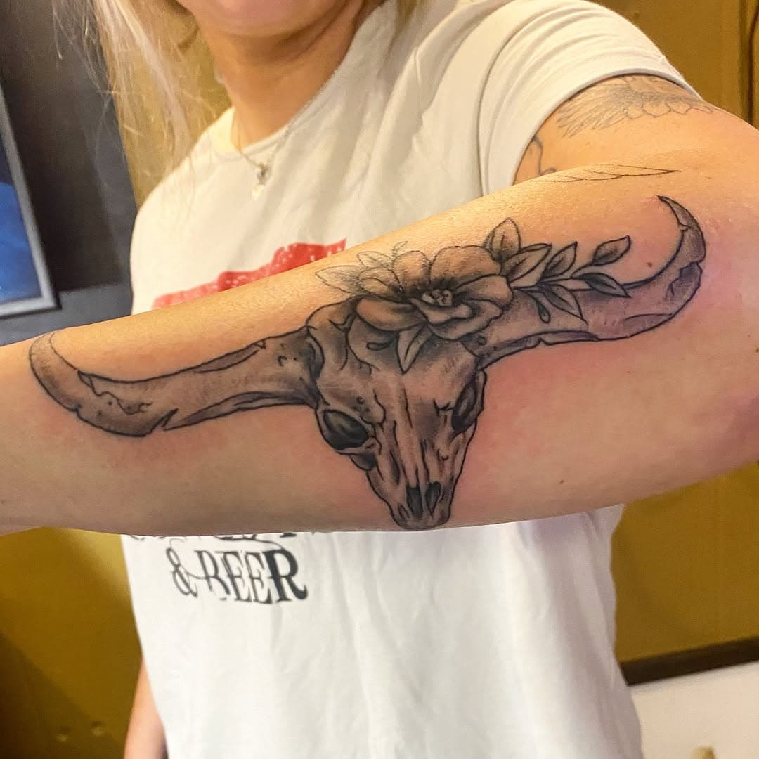 Got to do this cool longhorn skull on my friend Zoe. Hit me up for your next awesome tattoo idea. Have a great week everyone. @pango555 #pango555tattoos #brassmonkeytattooco #longhorn #longhornskull #skull #skulltattoo