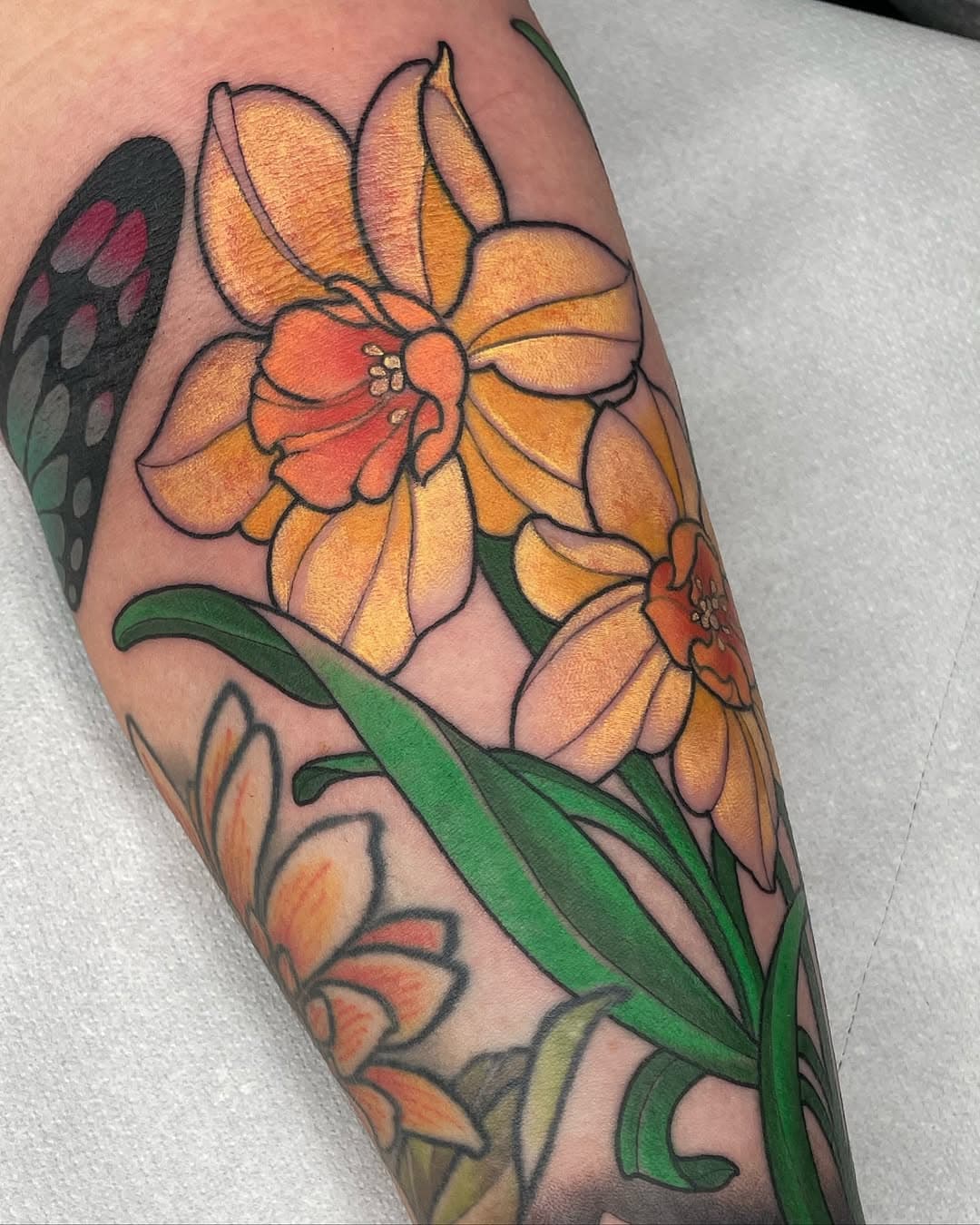 Fun daffodils for Lucy! 
I'm currently taking bookings for the remainder of 2024: email me to enquire!
chrissyhillstattoo@gmail.com 💌