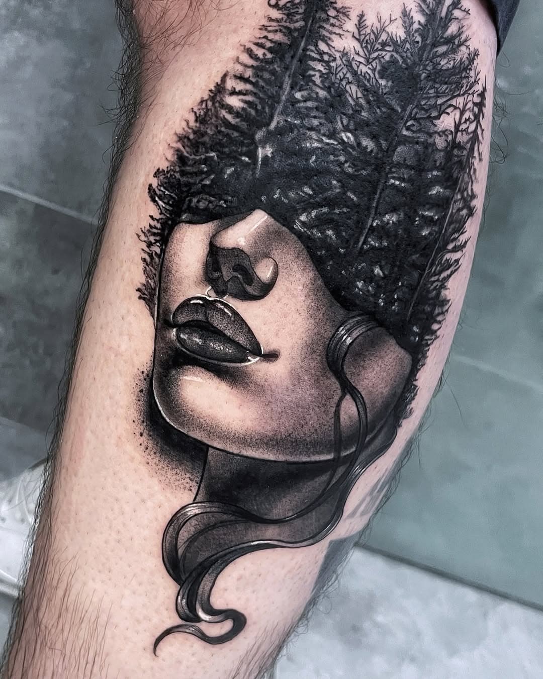 Οταν εχεις πολλα στα κεφαλι σου … #eleonora #tattoomama #tattoos #blackngrey #eleonora_tattooartist