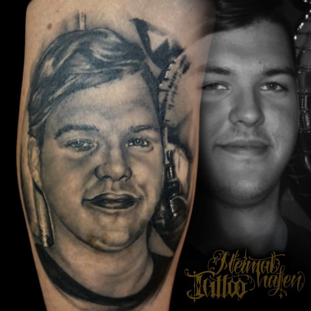 Ein Portrait für die liebe Anja🖤!!! 

#heimathafen #heimathafentattoos #badcamberg #hessen #portraittattoo #portraitart #blackandgreytattoo #blackandgreytattoos #realistictattoos #realisticart #realistictattoo #portraittattoos #portraittattooartist #portraittattoodesign #germantattooers