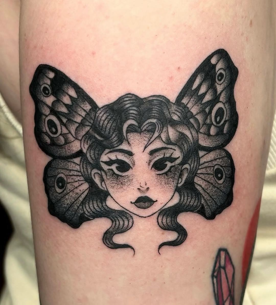 Tomorrow is walk-in Taturday! We will have @reinkaittoo and @jstepptattoos available all day. First come first serve starting at 12:30🙂‍↕️
Butterfly girl tattoo done by @reinkaittoo from her flash