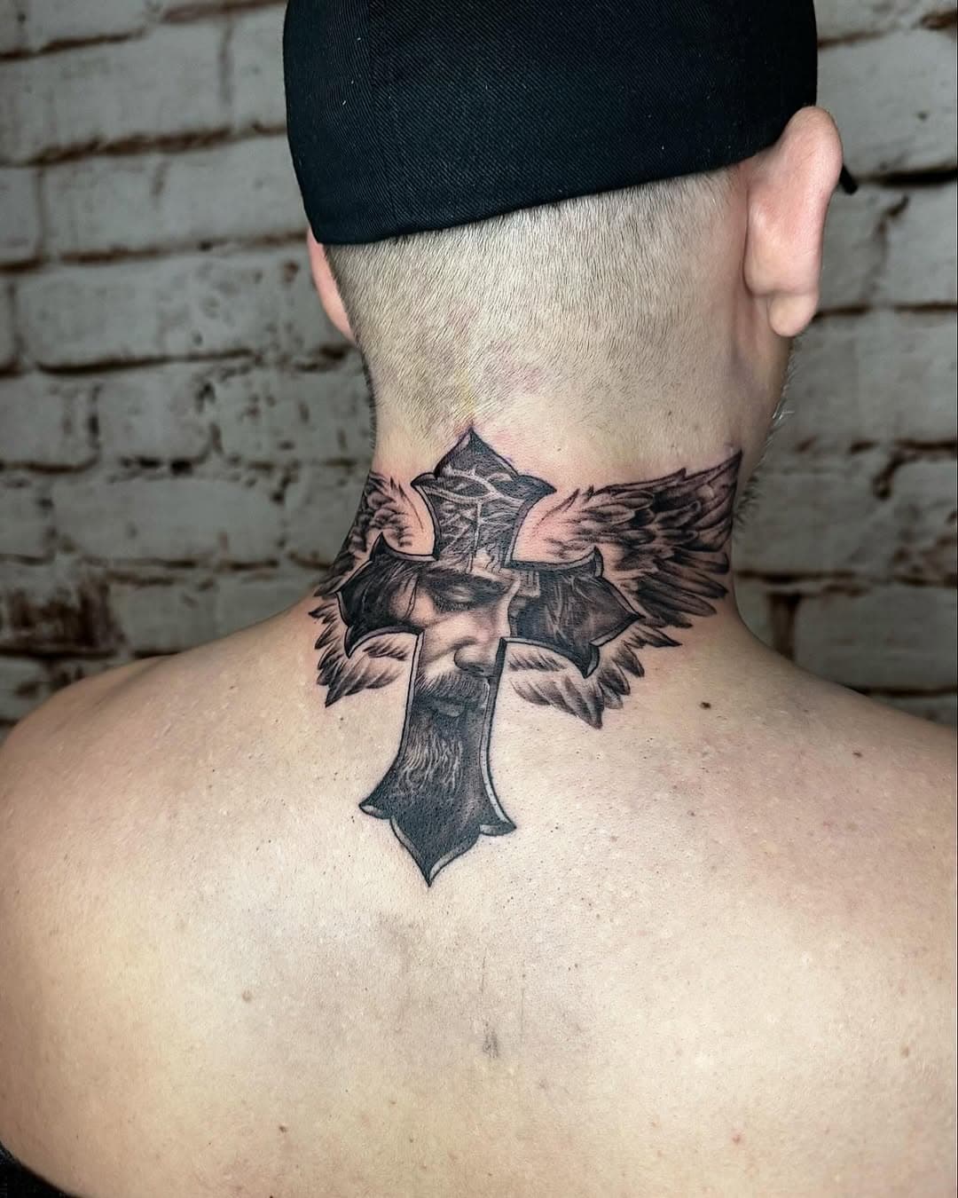 ✝️
.
.
.
.
@koerperkunst_koeln #mojostattoo #mojostattootattaa #jesus #jesustattoo #tattoo #tattooedmen #blackandwhite #blackandgrey #blackandgreytattoo #cross #crosstattoo #ink #jesuschrist #realism #realistictattoo #tattoorealistic #wannado #owndesign #necktattoo #portrait #portraittattoo
